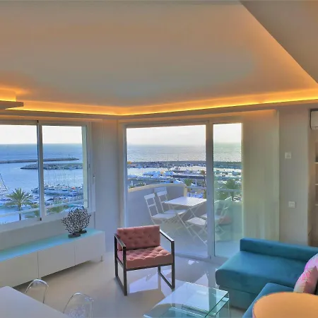 Fabulous In Front Of Sea & Marina With Incredible Views דירה *