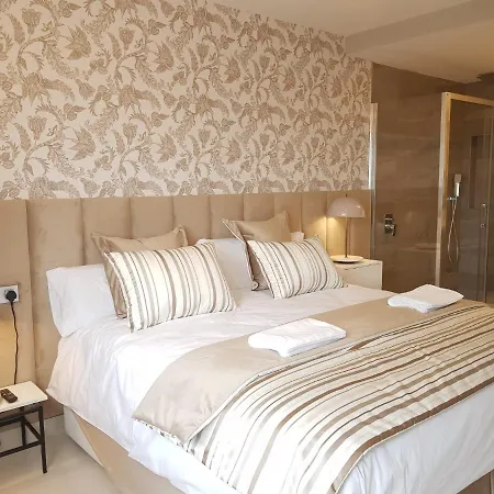 Fabulous In Front Of Sea & Marina With Incredible Views דירה