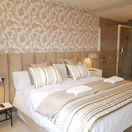 Fabulous In Front Of Sea & Marina With Incredible Views Appartement