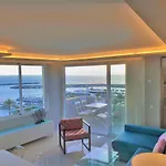 Fabulous In Front Of Sea & Marina With Incredible Views Διαμέρισμα *