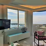 Διαμέρισμα Fabulous In Front Of Sea & Marina With Incredible Views Εστεπόνα